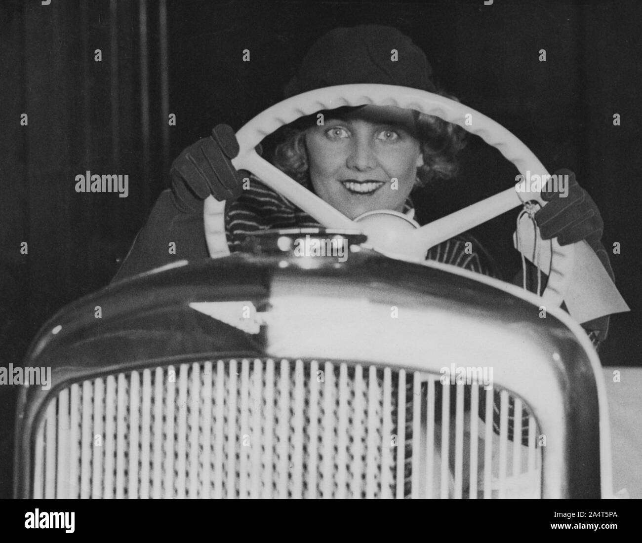 Modèle féminin en Hillman Minx à 1933 Salon de l'automobile. Banque D'Images