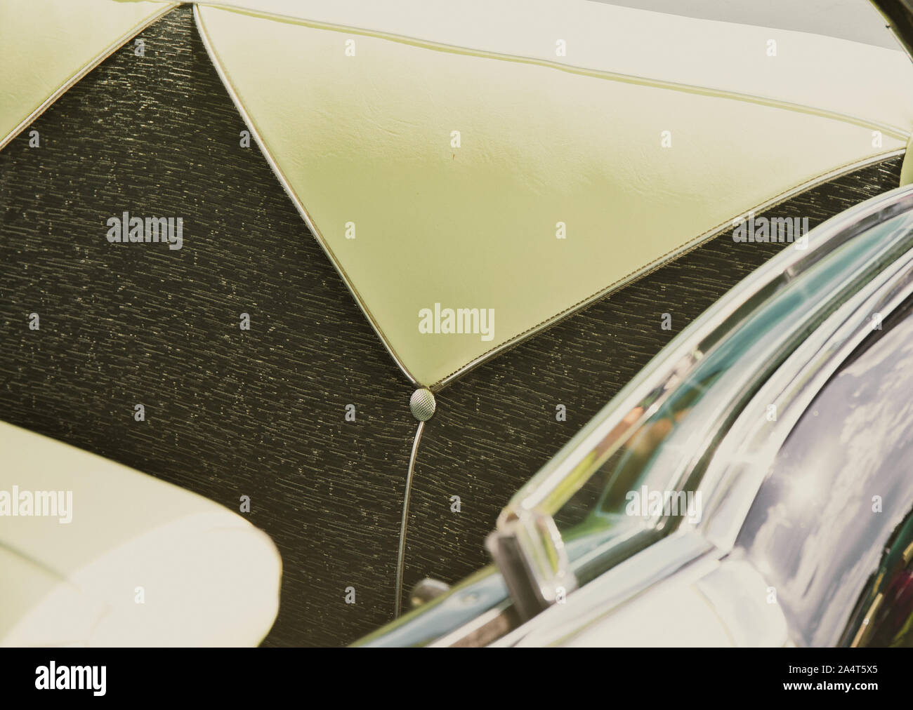 Sièges arrière jaunes en voiture classique, Nottingham transport Festival, Autokarna 2019, Wolaton Park, Nottingham, East Midlands, Angleterre Banque D'Images