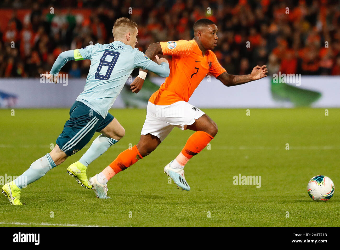 10 octobre 2019 Rotterdam, pays-Bas Soccer qualification européenne Match pays-Bas contre Irlande du Nord Kwalificatieronde EK 2020 Steven Davies d'Irlande du Nord, Steven Bergwijn des pays-Bas Banque D'Images