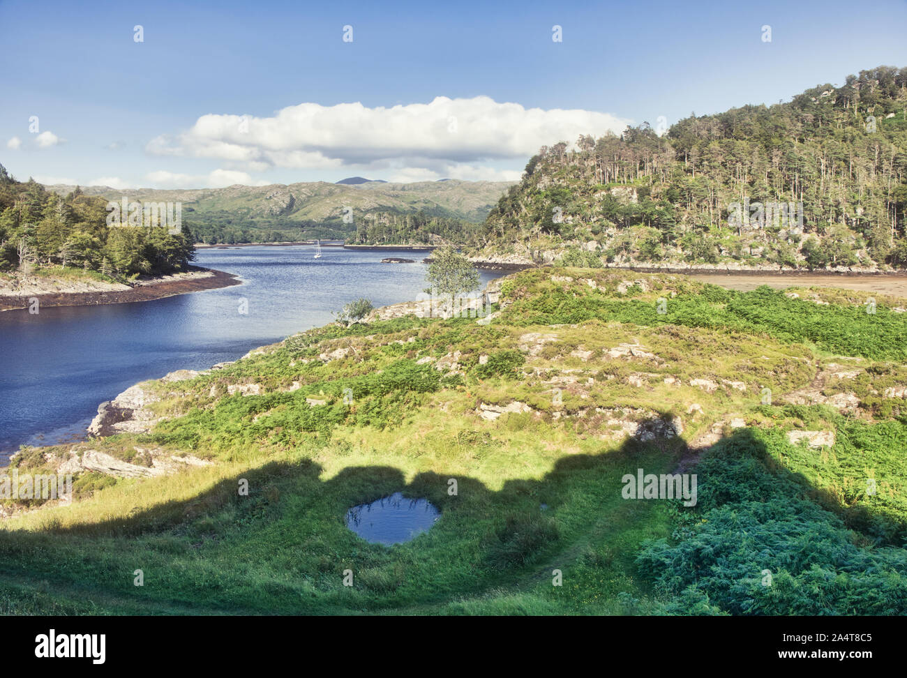 Ombre de Castle Tioram (An Caisteal Tioram en gaélique), Eilean Tioram, Loch Moidart, Ecosse, Highland, Lochaber Banque D'Images