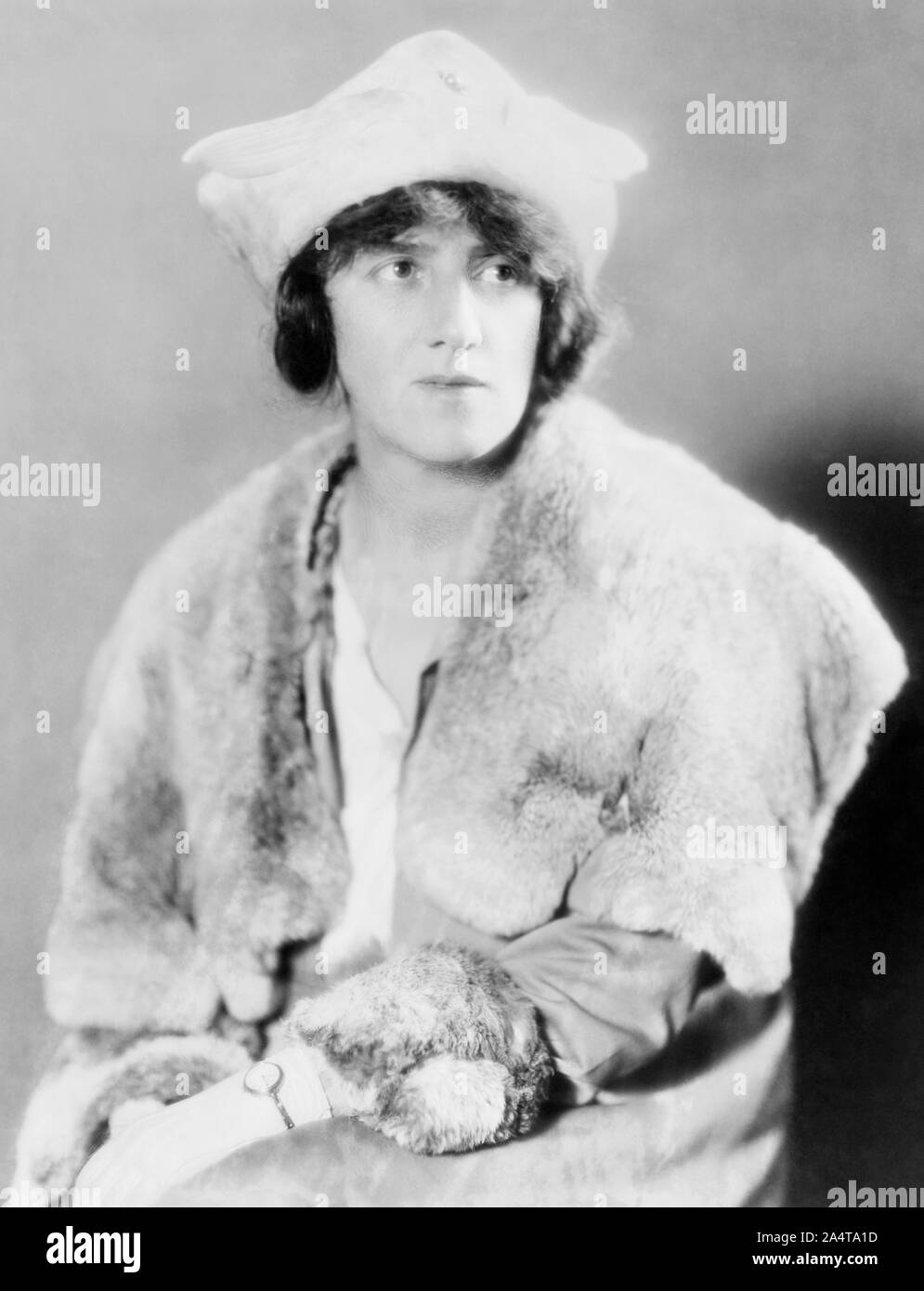 Vintage photo portrait de l'auteur britannique, paléobotaniste, militante des droits des femmes et le contrôle des naissances et la planification familiale pioneer Marie Stopes (1880 - 1958). Photo vers 1921 par Underwood & Underwood. Banque D'Images