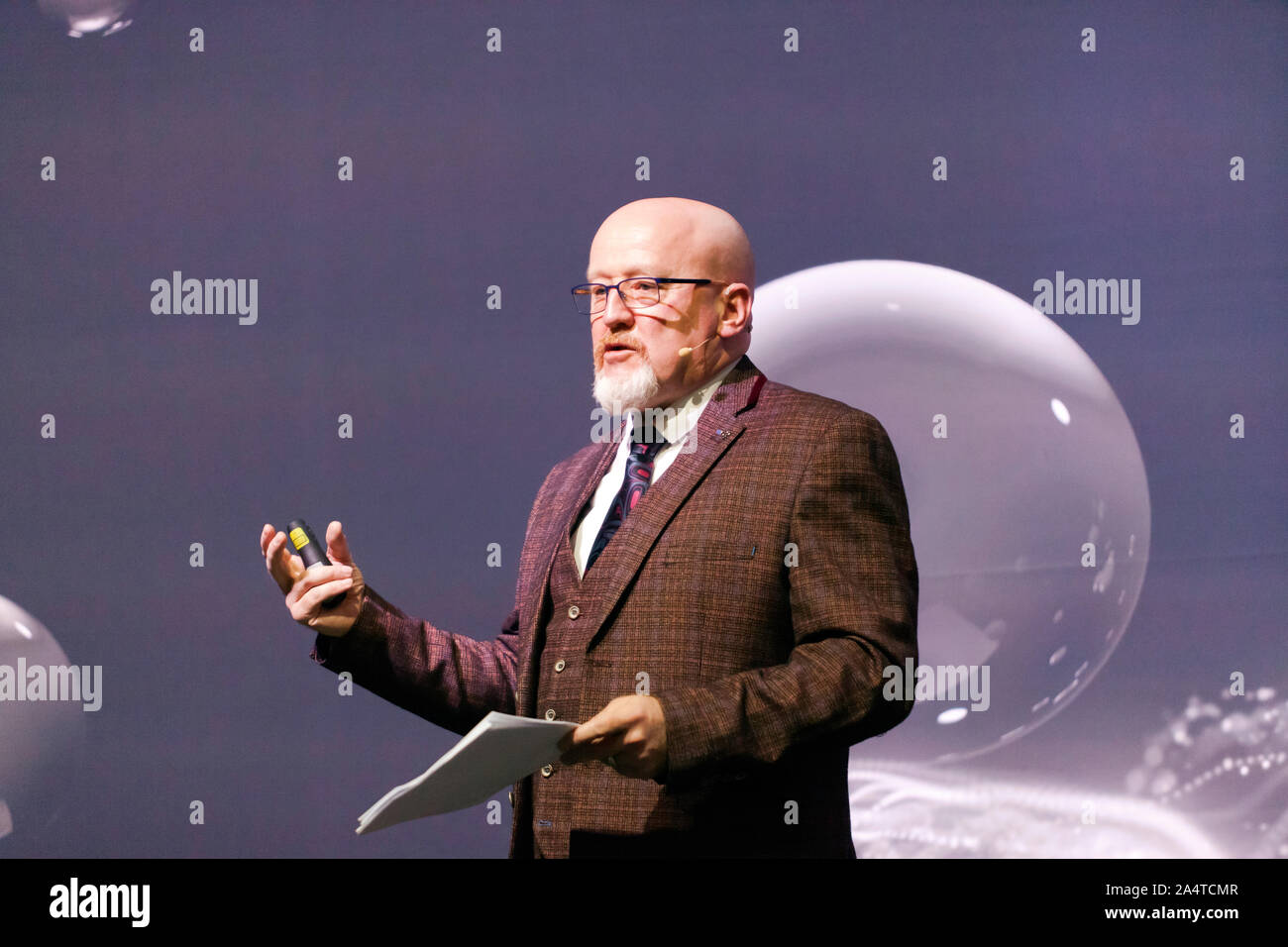 Ralph Dinsley, fondateur et directeur exécutif, le nord de l'espace et de la sécurité sa, parle de 'Comment nettoyer l'espace Junk', sur le Cosmos, au New Scientist Live 2019 Banque D'Images