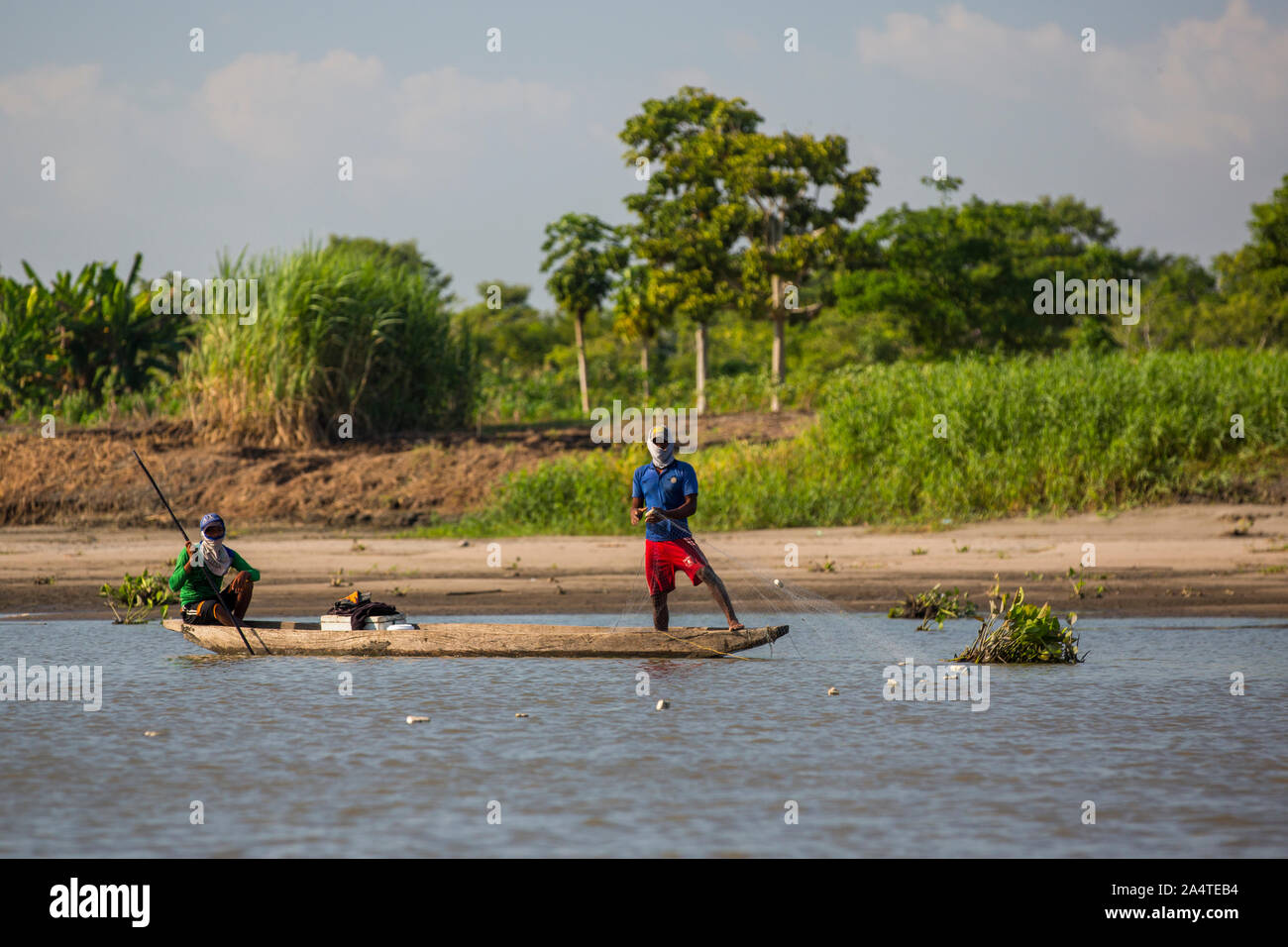 La vie le long de la rivière Brazo de Mompos - Santa Cruz de Mompox - Colombie Banque D'Images