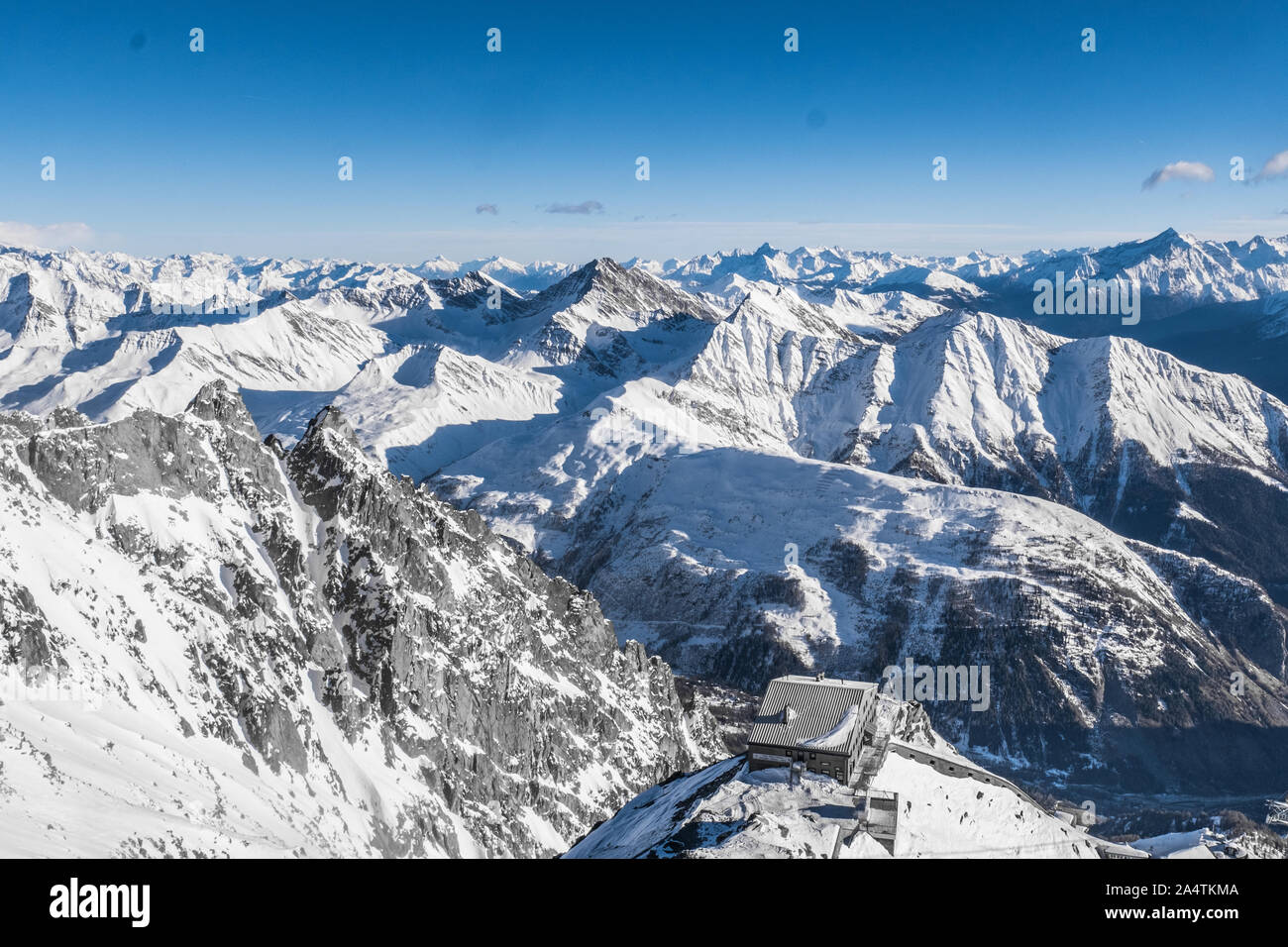 Un snowy mountaintop Banque D'Images