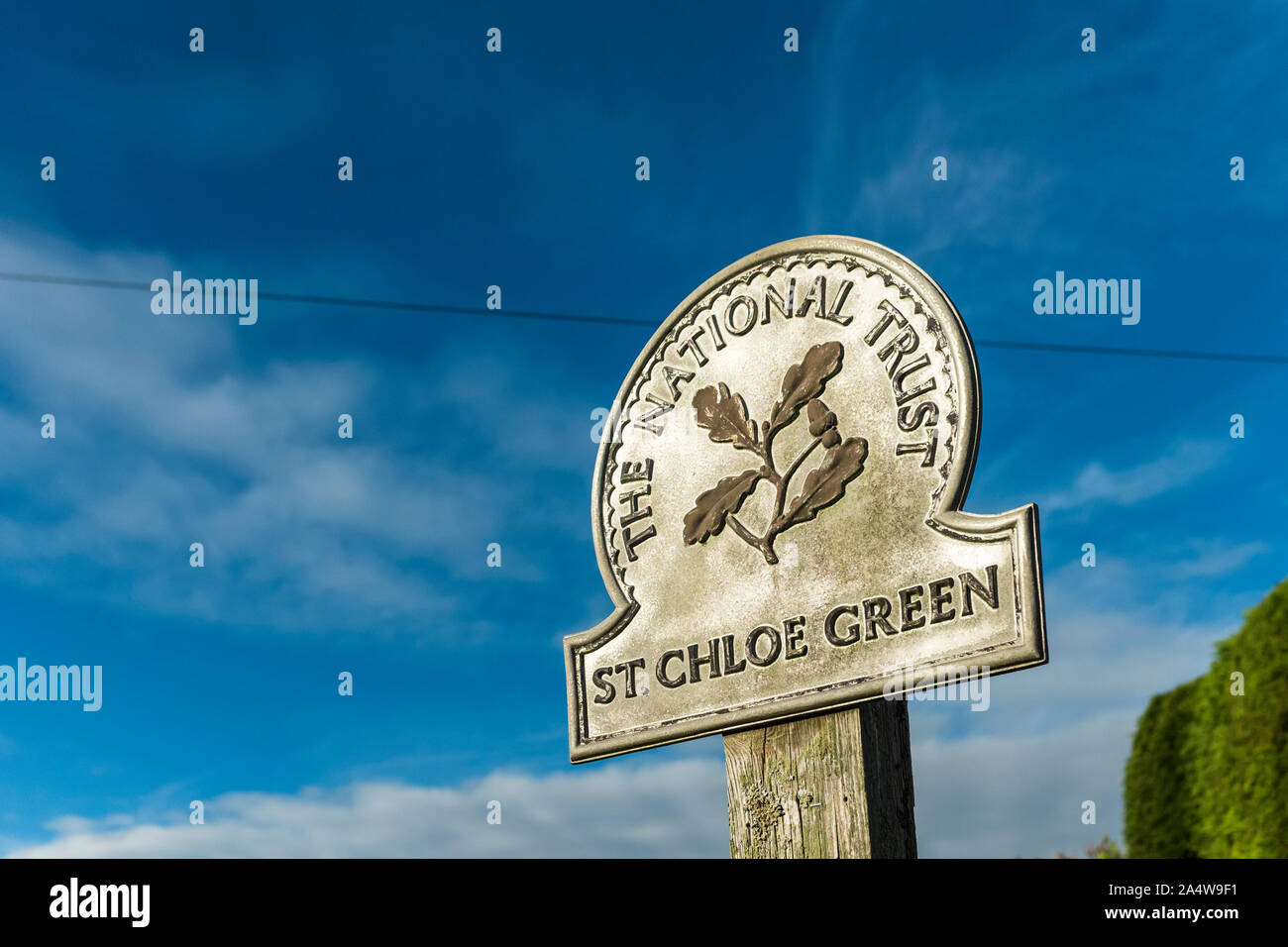 Affichage de la National Trust signe, Chloe St vert, Stroud, Gloucestershire, Royaume-Uni Banque D'Images