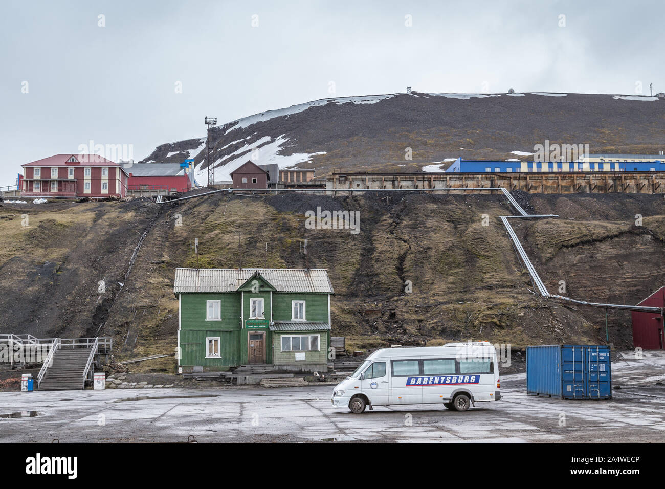 Port mer bureau du port dans les mines de charbon russe Barentsburg règlement à Svalbard, Spitzberg, la Norvège dans l'Arctique Banque D'Images