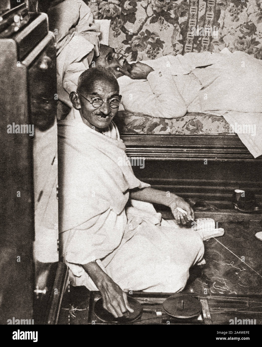 Mohandas Karamchand Gandhi, dit le Mahatma Gandhi, 1869 - 1948. Activiste indien, leader du mouvement pour l'indépendance de l'Inde contre la domination britannique. Vu ici à la Conférence de la Table Ronde, 1931. À partir de la cérémonie du siècle, publié en 1934. Banque D'Images