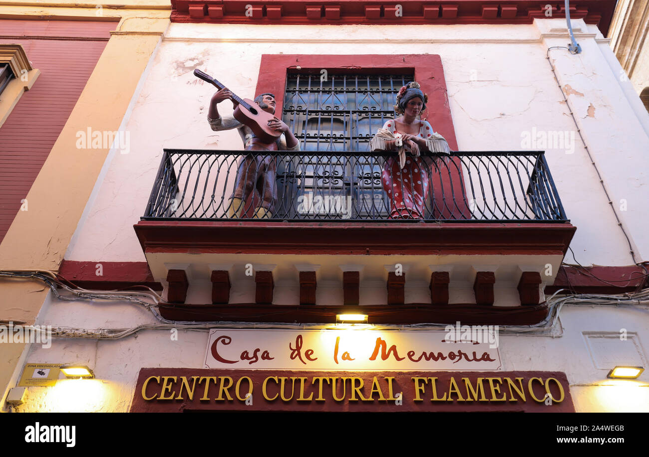 La façade de la Casa de Memoria à Séville. C'est un centre culturel de Flamenco. Séville est considéré comme le berceau du Flamenco Banque D'Images