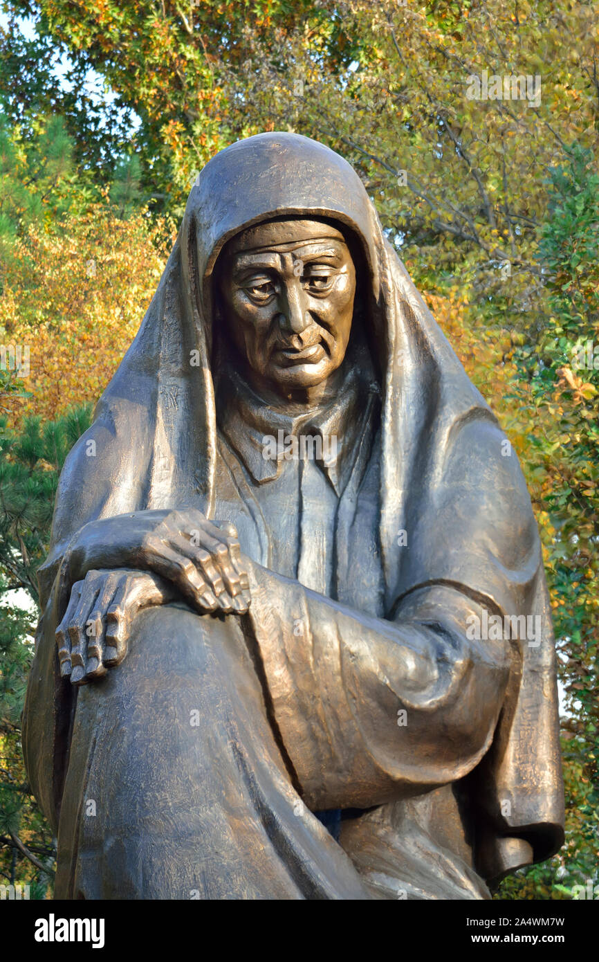 Déplorant la mère Memorial et flamme éternelle, un monument à toutes les femmes qui ont perdu leurs fils, maris et cher au cours de la Seconde Guerre mondiale. Tachkent, U Banque D'Images