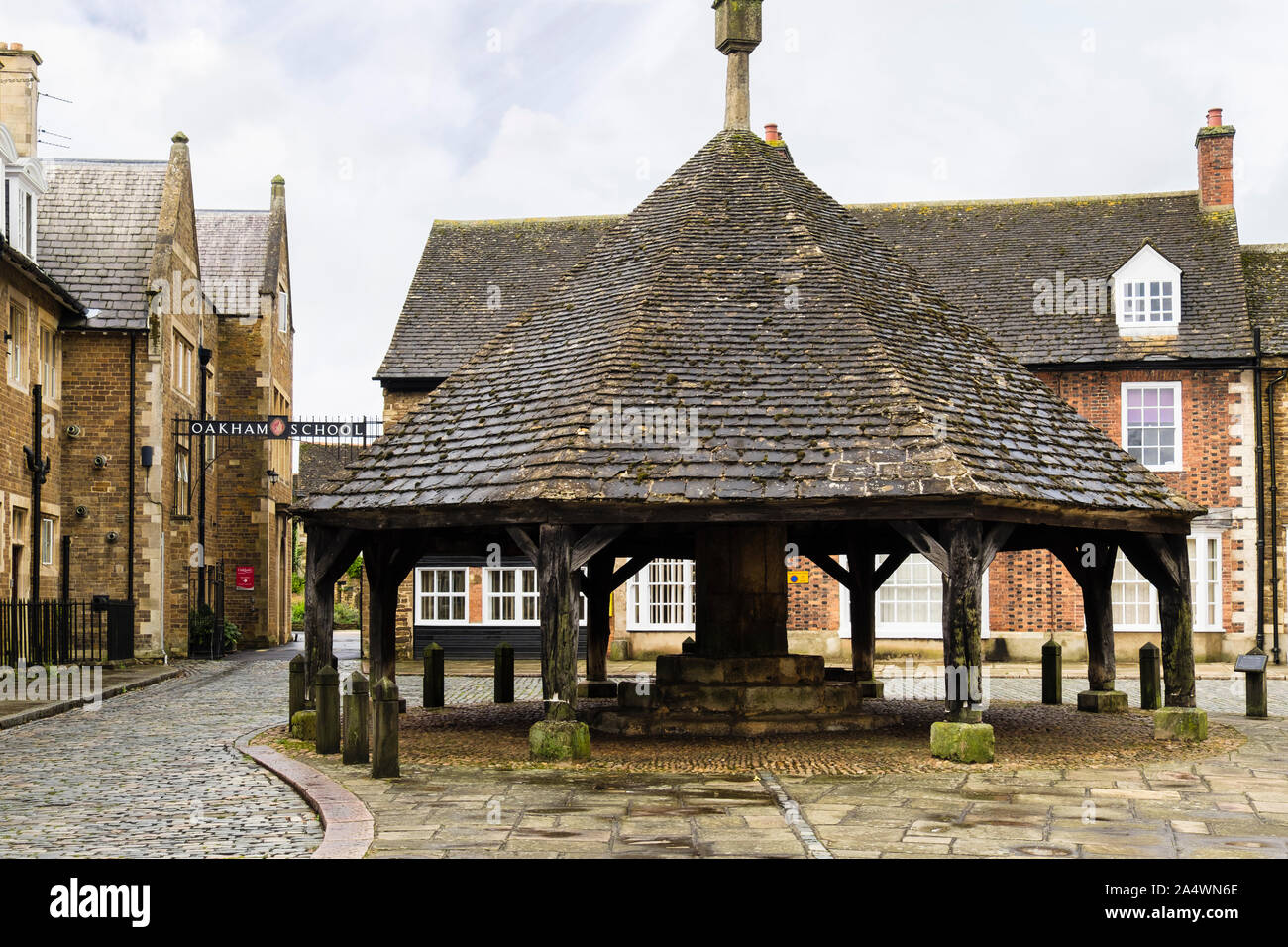 En dehors de l'école vieille Buttercross Oakham dans Market Place, Oakham, Rutland, England, UK, Grande-Bretagne Banque D'Images