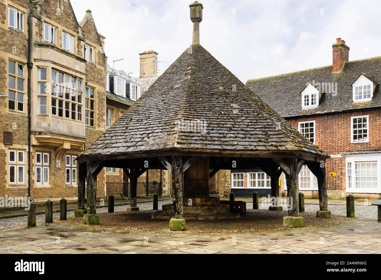 En dehors de l'école vieille Buttercross Oakham dans Market Place, Oakham, Rutland, England, UK, Grande-Bretagne Banque D'Images