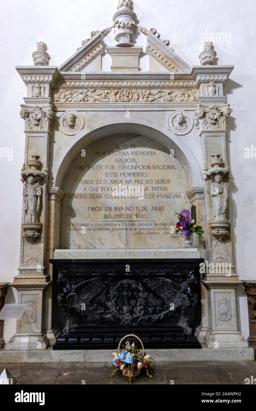 Tombe de Rosalia de Castro, couvent de San Domingos de Bonaval, Santiago de Compostelle, Galice, Espagne Banque D'Images