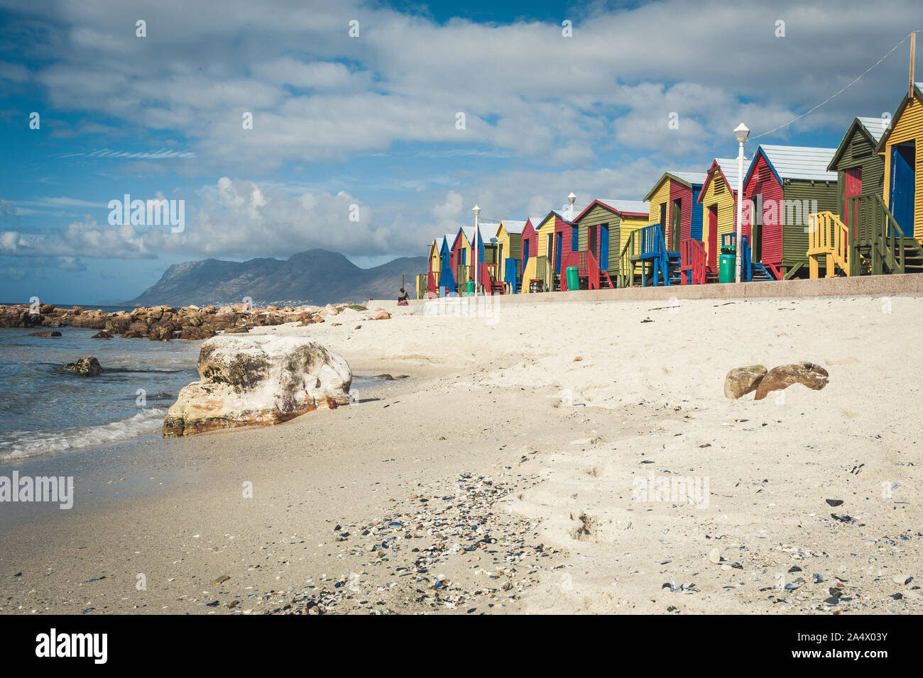 Maisons colorées à Muizenberg sur la péninsule du Cap, près de Cape Town, Afrique du Sud. Banque D'Images