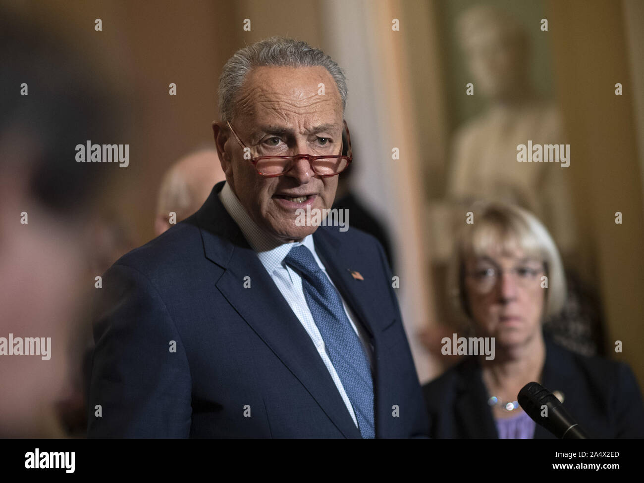 Washington, United States. 16 Oct, 2019. Le leader de l'opposition au Sénat Charles Schumer, D-NY, parle aux médias après le Sénat de déjeuners sur la colline du Capitole à Washington, DC le mercredi, Octobre 16, 2019. Photo par Kevin Dietsch/UPI UPI : Crédit/Alamy Live News Banque D'Images
