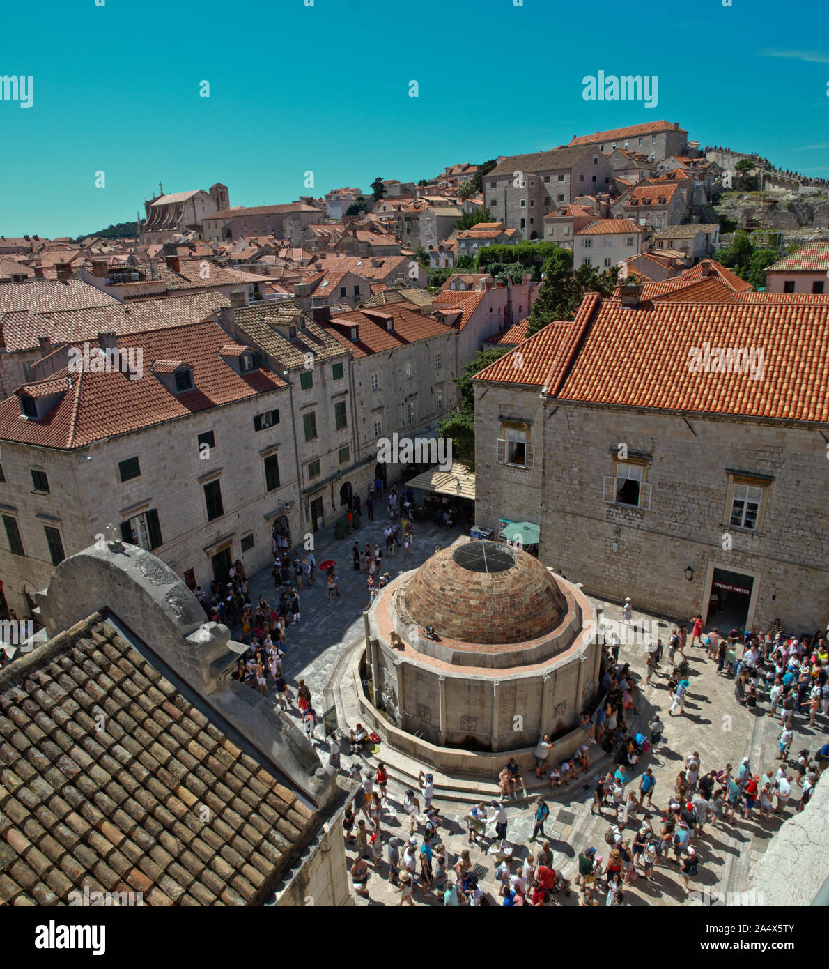 Dubrovnik Croatie : grande fontaine d'Onofrio : à proximité de la Porte Pile se dresse la grande fontaine d'Onofrio au milieu d'une petite place. Banque D'Images