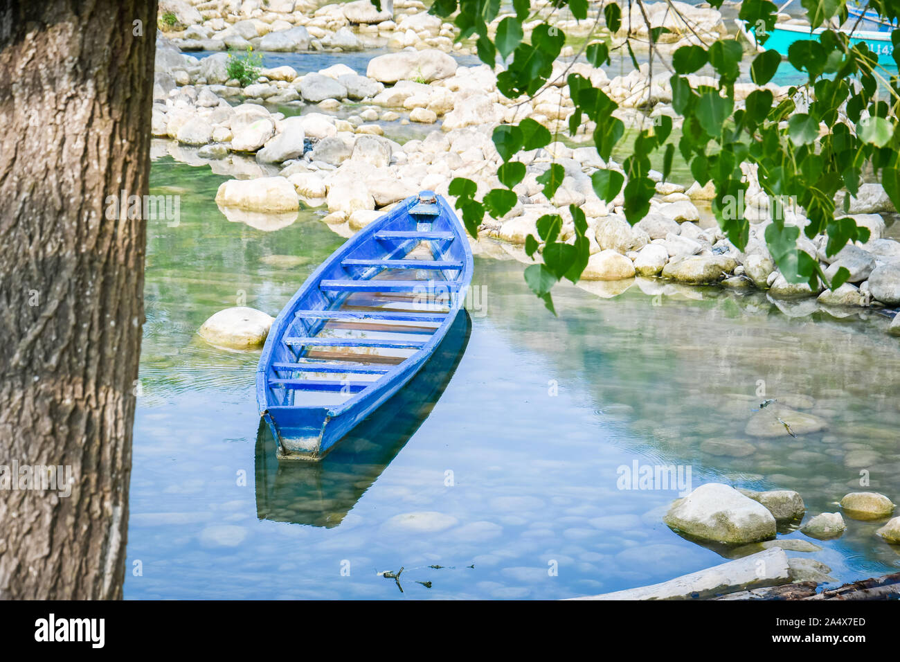 Canoës colorés dans la rivière Tamul Huasteca Potosina à. Banque D'Images