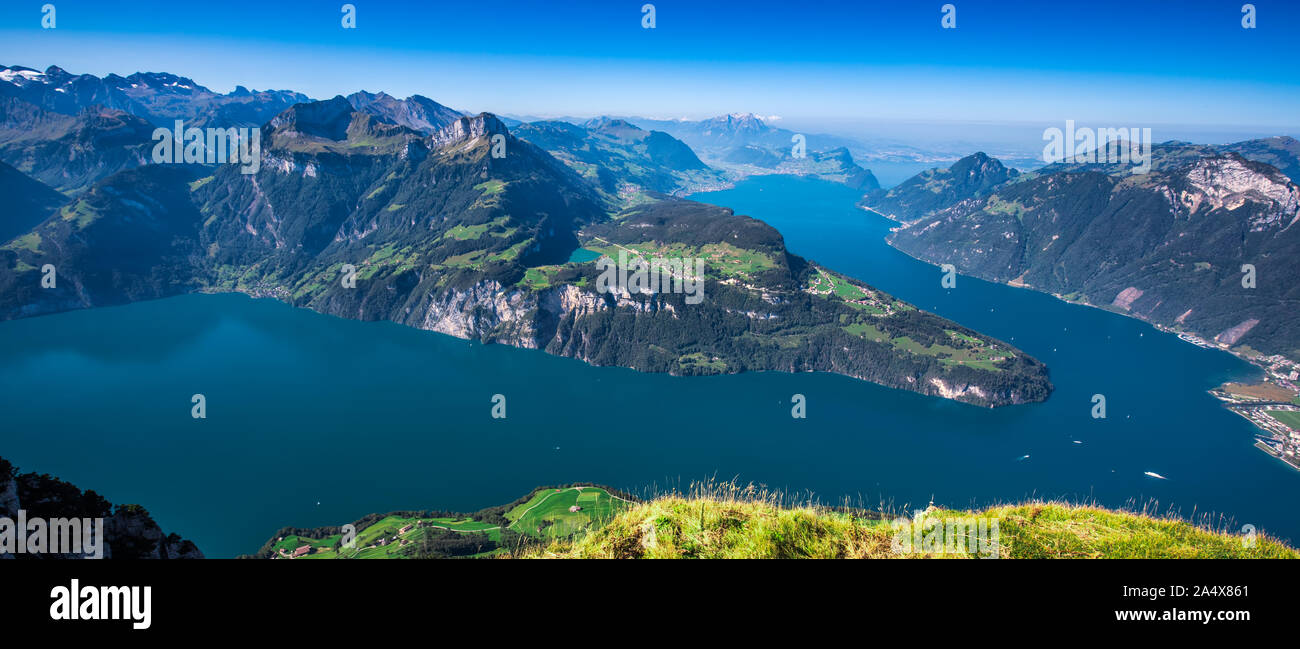 Vue fantastique sur le lac de Lucerne avec Rigi Pilatus et montagnes, ville de Zürich, Suisse, Europe Fronalpstock Banque D'Images