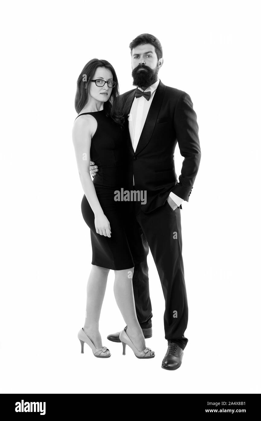 Dame élégante femme et homme barbu tuxedo noir avec papillon. Événement formel. Les règles de code vestimentaire. Cérémonie partie conférence. Code vestimentaire concept. Soyez prêt pour quelques parties. Code vestimentaire officiel. Banque D'Images