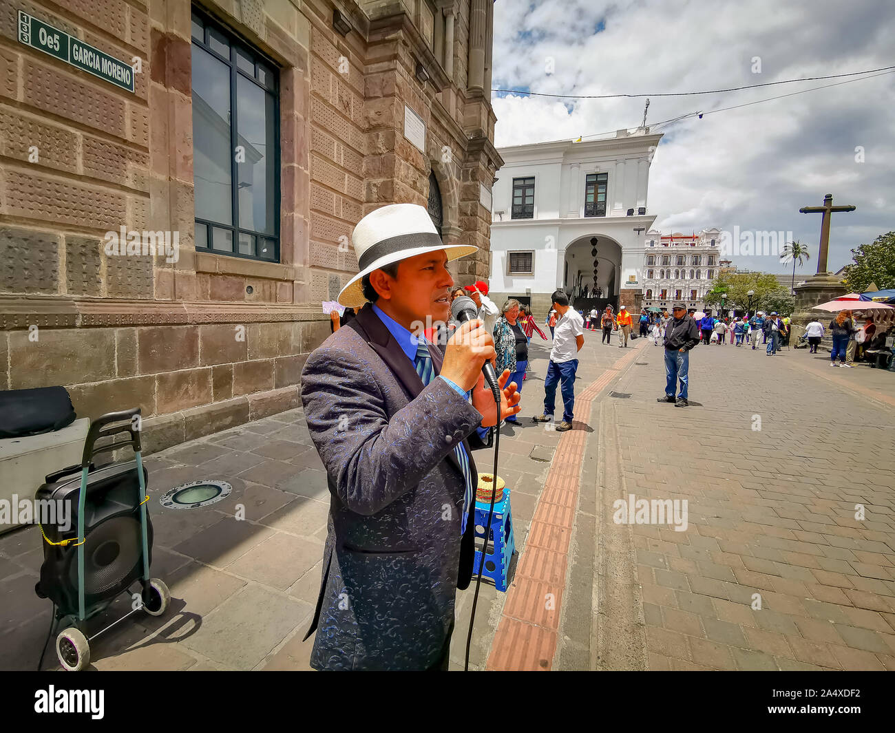 Quito, Équateur, le 29 septembre 2019 : chanteur local au centre historique de Quito, Equateur. Proclamée par l'Unesco Banque D'Images