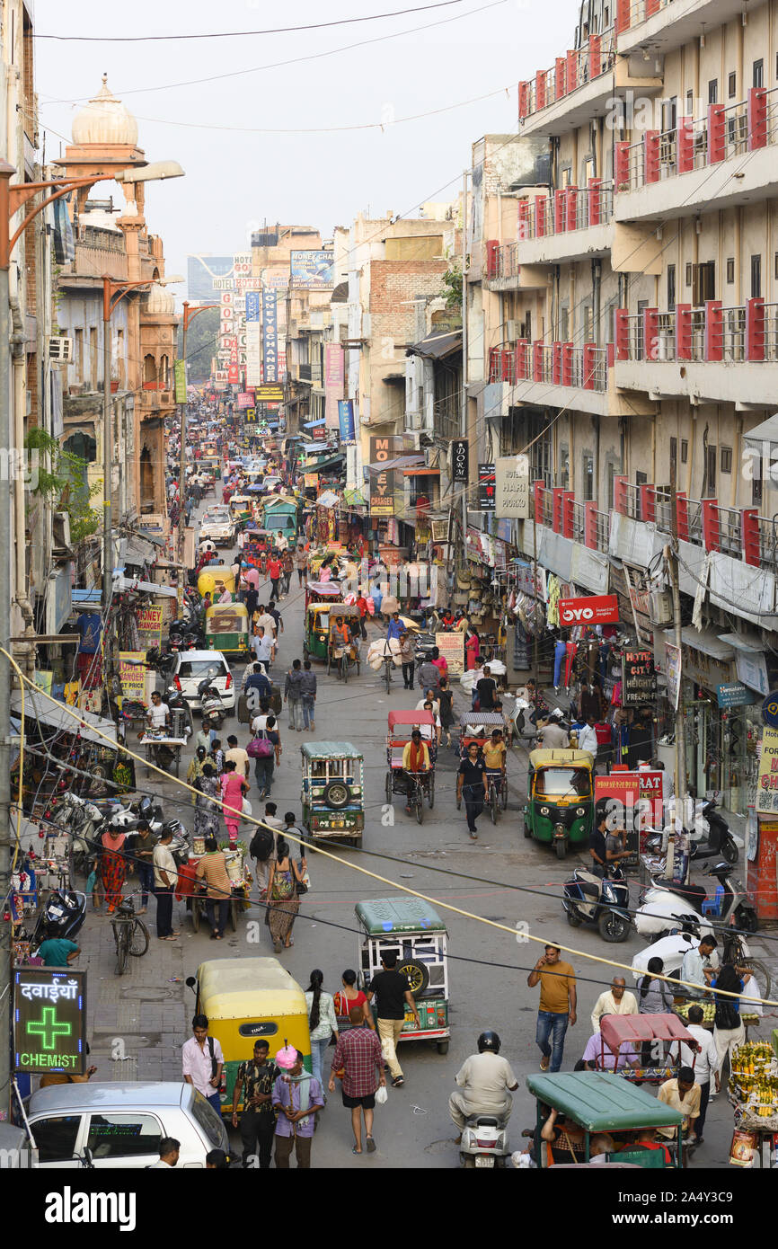 Vue aérienne de la vie quotidienne à Paharganj quartier. Paharganj est connu comme Shahganj ou King's Road. Banque D'Images