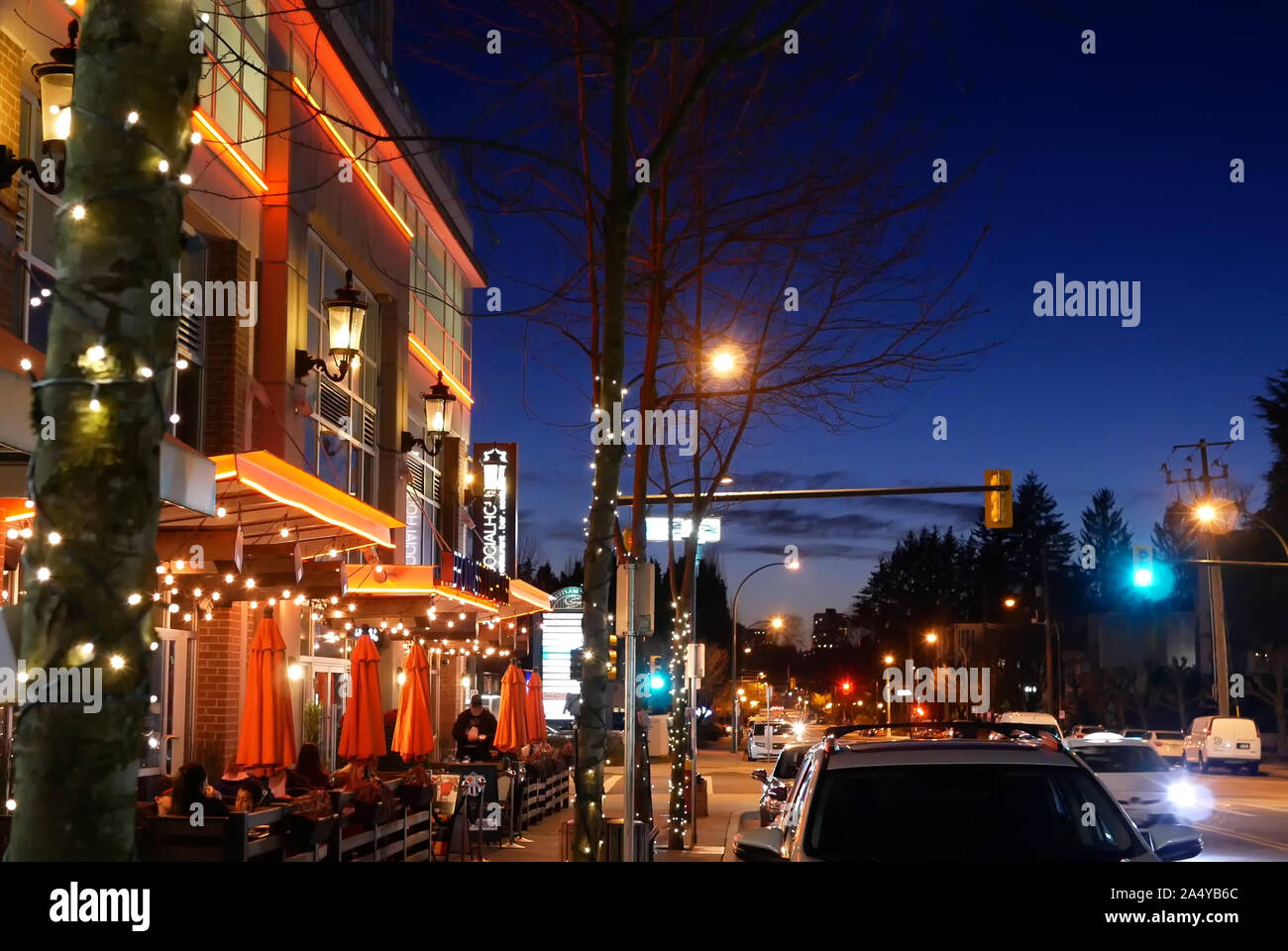 Tourné à l'extérieur du restaurant Browns socialhouse de nuit à Coquitlam, BC Canada Banque D'Images