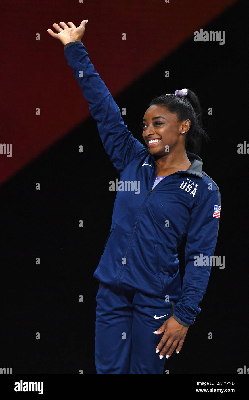 Stuttgart (GER) 13 octobre 2019 49e championnat du monde de gymnastique artistique FIG. Women's étage Podium. Simone Biles, médaille d'or, célèbre sur le podium photo Simone Ferraro Banque D'Images