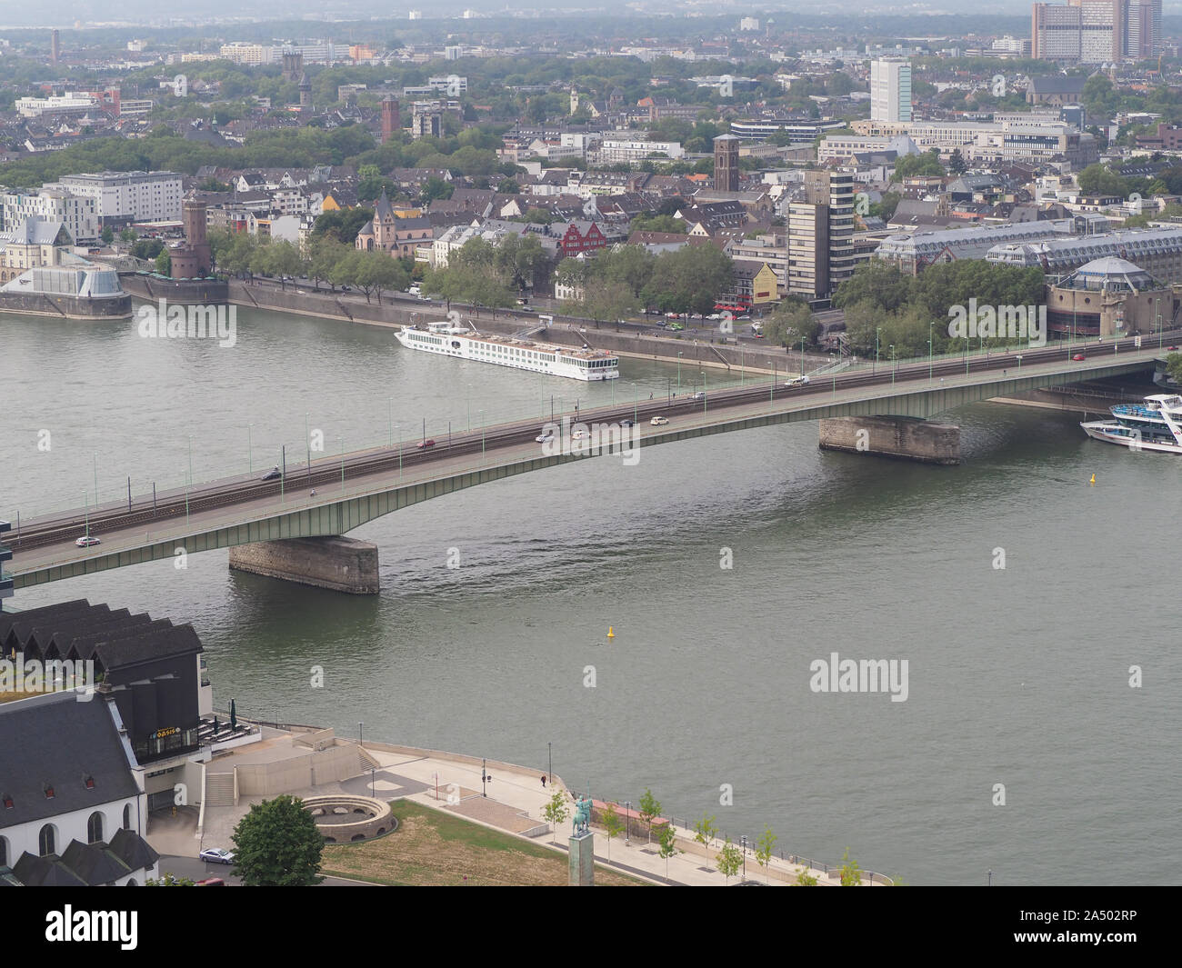 KOELN, ALLEMAGNE - circa 2019 AOÛT : pont Deutzer Bruecke Banque D'Images