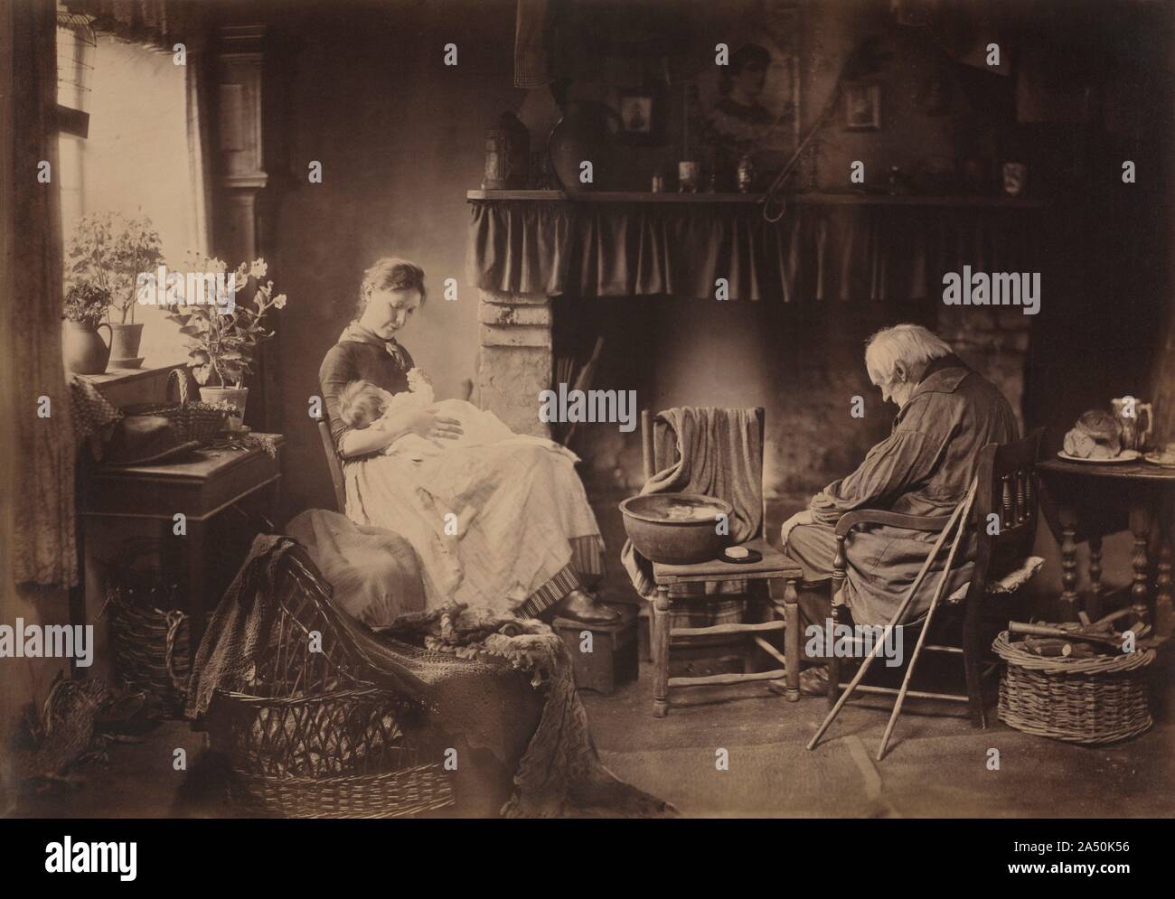 L'aube et le coucher du soleil, 1885. Henry Peach Robinson a été un pionnier de la "combinaison" technique d'impression, l'emploi d'un certain nombre de négatifs pour faire un tirage photographique. Vivement intéressé à la représentation de scènes narratives et les paysages pittoresques, il démarche soigneusement élaborer des tableaux, souvent en s'appuyant sur la famille pour servir de modèles. Dans l'aube et le coucher du soleil il a présenté une représentation symbolique de trois générations, de l'enfance à la vieillesse. En utilisant la méthode de combinaison, il a été en mesure d'exercer un plus grand contrôle sur ses sujets, pose des gestes, et des expressions qu'il n'aurait été possible avec un Banque D'Images