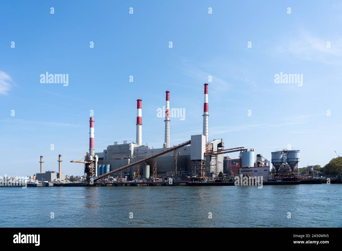 La centrale de Ravenswood dans le Queens, New York Banque D'Images