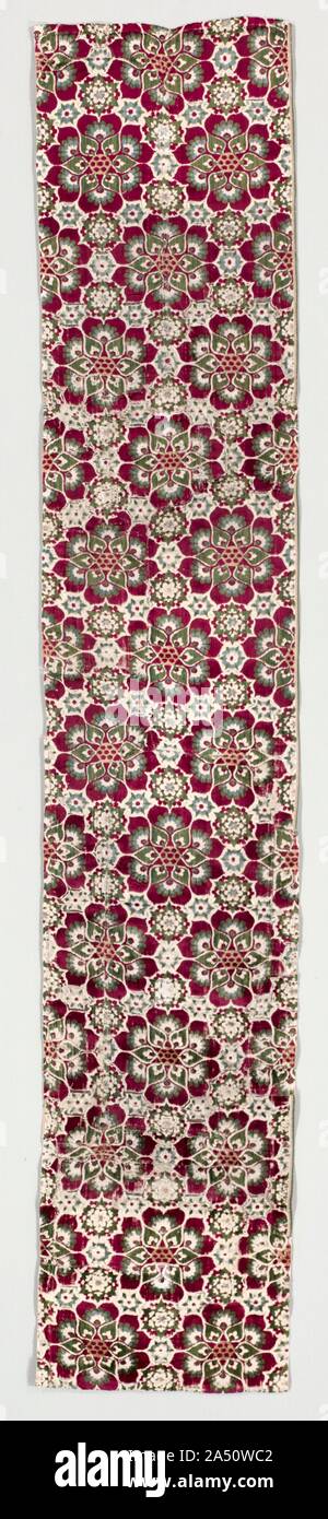 Quatre-couleur avec velours Medici Armorial en rosettes, 1450-1500. Ce velours polychrome affiche la conception héraldique de la famille des Médicis de Florence, où il a probablement été fait. L'appareil de Crimson balls sur un sol jaune apparaît dans les centres des rosettes colorées. Le gilt-filetage métallique forme l'Autorité héraldique du terrain dans plus de somptueux exemples. Le bar d'entraunes permet d'identifier la fin datant du 15e siècle. La rosace motif créé avec quatre couleurs de pile warp est silhouetté sur l'armure satin ivoire foundation, connu sous le nom de velours annulé. Ses couleurs et sa tuile-comme la conception ont souvent été un Banque D'Images