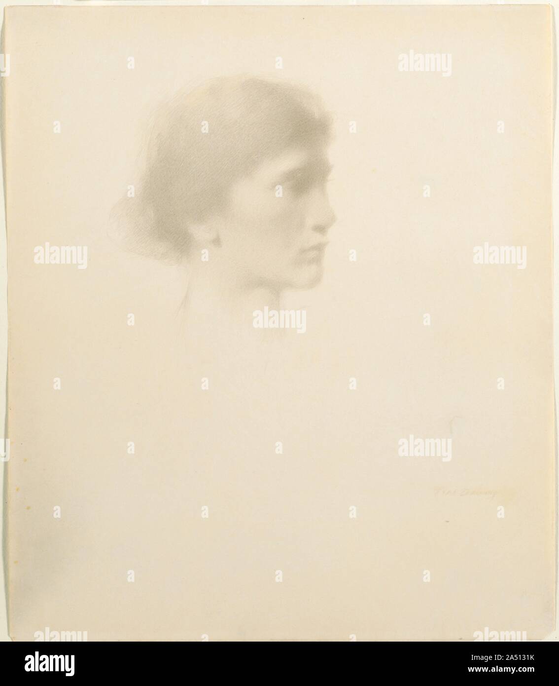 Tête de femme, 1894 ou après. Ce remarquable établissement révèle la beauté de silverpoint, qui exige l'éraflure avec un point d'un métal sur papier préparé. Une technique difficile qui permet pas de corrections, la méthode a été utilisée à la Renaissance par des artistes tels que Leonardo da Vinci, et il renaît à la fin du xixe siècle. Début en 1896, la société d'art Winsor-Newton offert un kit avec un outil silverpoint et élaboré. Dewing habilement exploité les qualités de cette technique pour créer une image avec un éclat argenté, qui semble flotter sur le papier. Banque D'Images