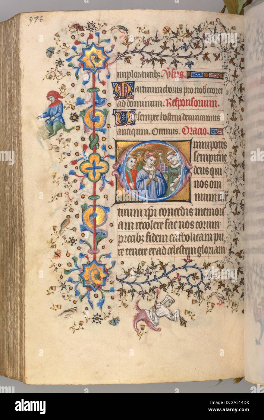 Heures de Charles le Noble, roi de Navarre (1361-1425), fol. 283v, Martyrs : Saint non identifié, SS. Stephen et Lawrence, c. 1405. Ce précieux volume était évidemment très recherché par son propriétaire, le français, roi de Navarre, qui avait ses armoiries peintes sur pas moins de vingt pages. Plutôt que directement à la mise en service de ce manuscrit d'un atelier spécifique, il semble que Charles le Noble a acquis son livre d'heures -- peut-être effectué pour le marché du luxe -- lors d'un voyage à Paris en 1404-05. Un effort de collaboration, six styles de peinture sont mis en évidence dans les pages de ce codex Banque D'Images Heures de Charles le Noble, roi de Navarre (1361-1425), fol. 283v, Martyrs : Saint non identifié, SS. Stephen et Lawrence, c. 1405. Ce précieux volume était évidemment très recherché par son propriétaire, le français, roi de Navarre, qui avait ses armoiries peintes sur pas moins de vingt pages. Plutôt que directement à la mise en service de ce manuscrit d'un atelier spécifique, il semble que Charles le Noble a acquis son livre d'heures -- peut-être effectué pour le marché du luxe -- lors d'un voyage à Paris en 1404-05. Un effort de collaboration, six styles de peinture sont mis en évidence dans les pages de ce codex Banque D'Images