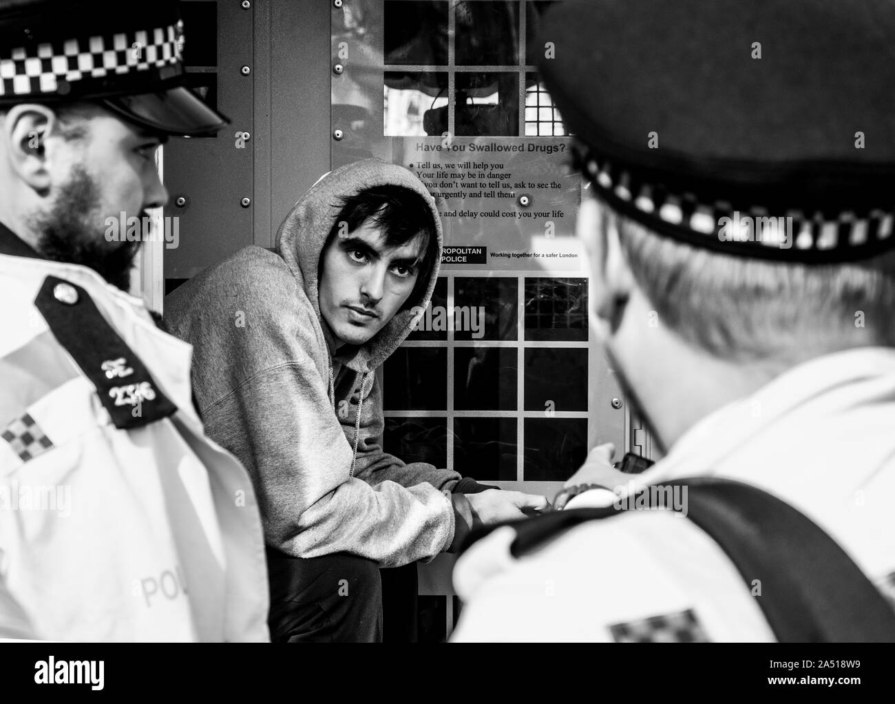 Arrêté en manifestant la rébellion Extinction retour de fourgon de police lors de manifestations climatiques Londres Octobre 2019 Banque D'Images
