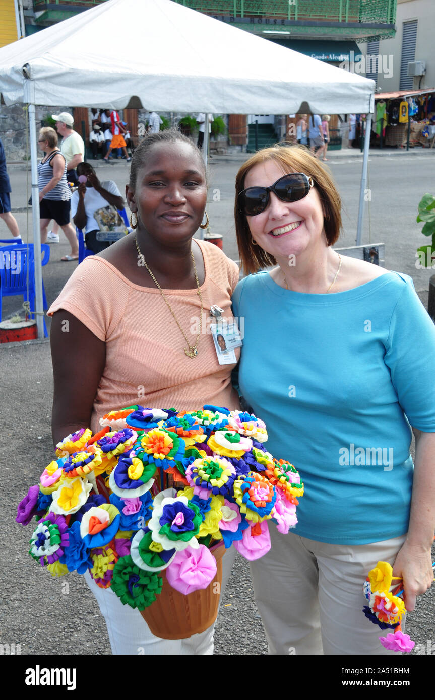 Vendeur de rue, Roseau, Dominique, avec le client Banque D'Images