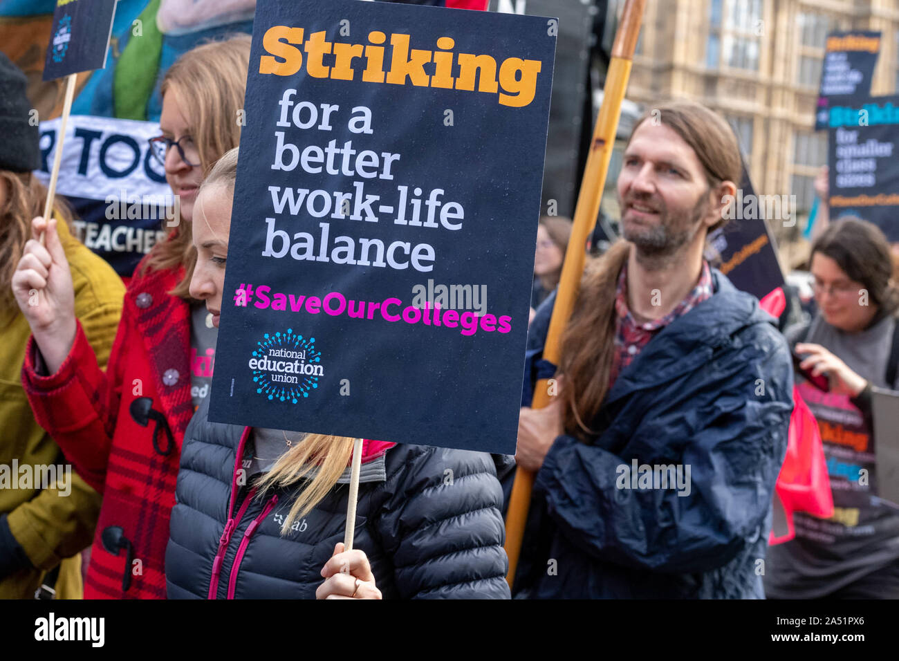 Londres, Royaume-Uni. 17 Oct, 2019. L'éducation nationale grève de l'Union et en mars à l'appui d'une augmentation de salaire pour les enseignants dans les collèges. Crédit : Ian Davidson/Alamy Live News Banque D'Images