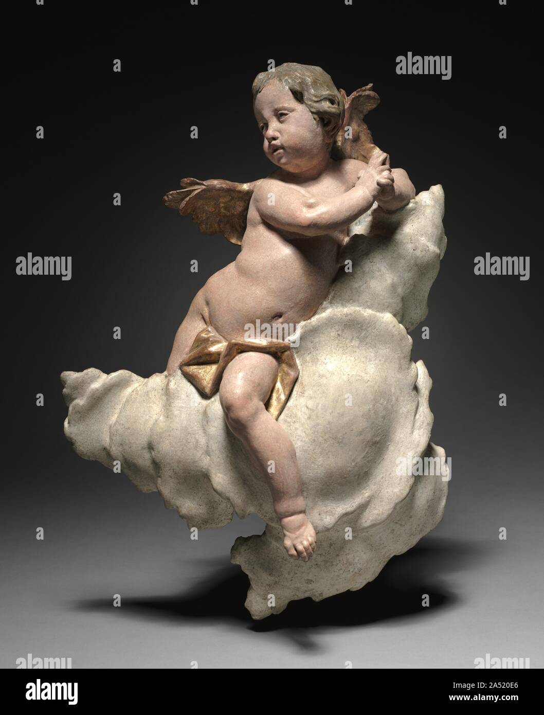 Putto, ch. 1760. Ce charmant putto ailé allongé sur un nuage, les mains jointes dans une attitude d'adoration. C'est probablement un fragment d'un grand régime de décoration d'une église, peut-être l'Johanneskirchen près de Munich. Banque D'Images