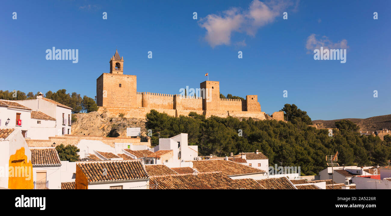 L'Alcazaba d'Antequera, la province de Malaga, Andalousie, Espagne du sud. Le château médiéval a été construit par les Maures au plus tôt des fortifications romaines. Banque D'Images