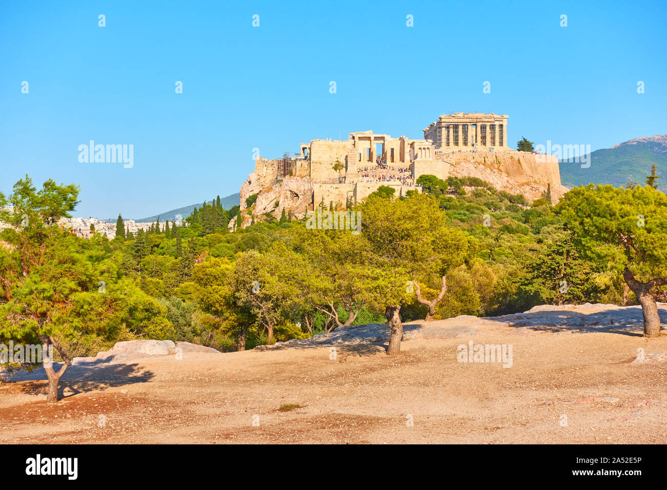 Vue sur l'Acropole à Athènes dans la soirée, la Grèce - paysage grec Banque D'Images
