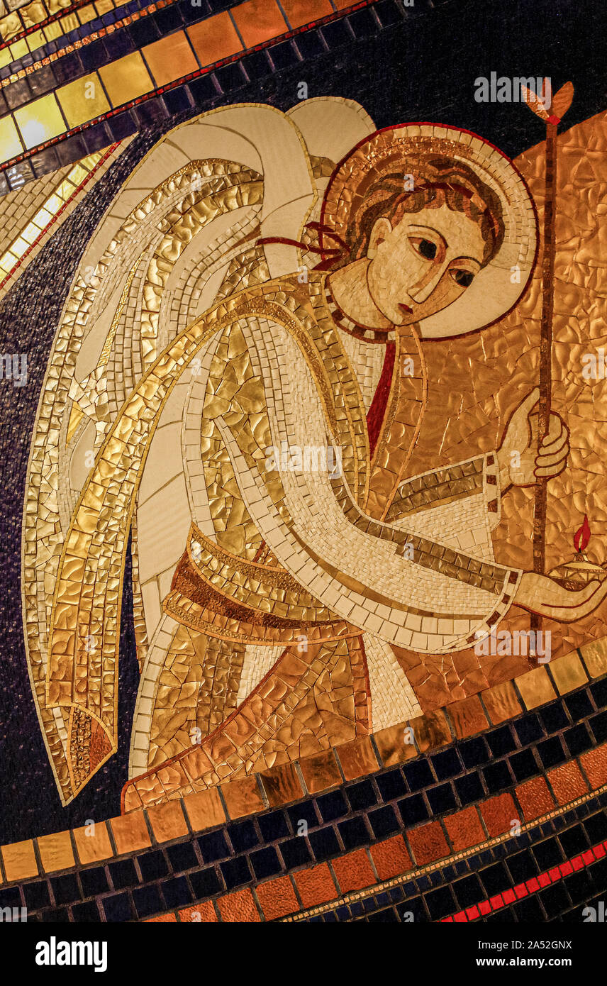 Italie Pouilles San Giovanni Rotondo : crypte de l'église basse de San Pio da Pietralcina : l'ange de la gloire de Dieu Banque D'Images