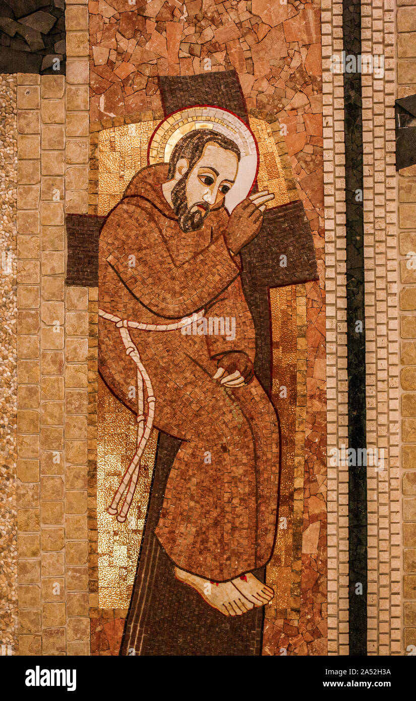 Italie Pouilles San Giovanni Rotondo : rampe de l'église basse de San Pio da Pietralcina : Saint Pio dans le confessionnal Banque D'Images