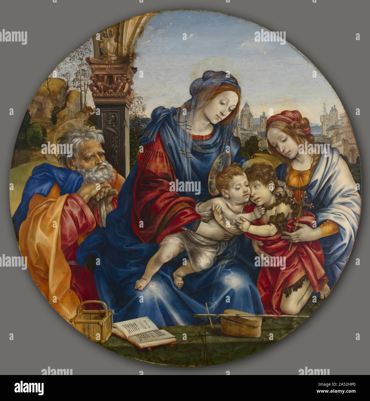La Sainte Famille avec saint Jean Baptiste et Sainte Marguerite, ch. 1495. Lippi&# x2019;s composition sophistiquée des chevauchements gracieusement cinq figures dans un format rond. Oliviero, le Cardinal Caraffa de Naples, a commandé ce travail, bien que Lippi probablement peint il à Rome tout en travaillant pour le cardinal&# x2019;s famille, un exemple de la grande bouche sur toute l'Italie pour l'art de Florence. Toujours méticuleusement détaillées des éléments de la vie sur le parapet, épais avec un sens symbolique, refléter Lippi&# x2019;s dans le nord de l'intérêt de la peinture européenne, il aurait vu à Florence. De même, l'arche classique Banque D'Images