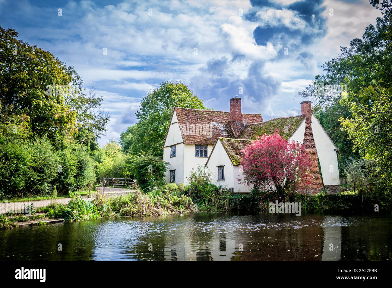 Willy Lott's Cottage au moulin de Flatford Suffolk Royaume-uni Lieu de John Constables célèbre "Hay wain' la peinture. Banque D'Images