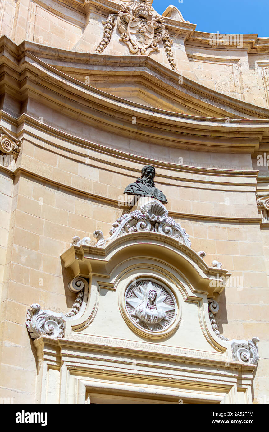 Éléments de façade de la Basilique de Saint Dominique, également connu sous le nom de la Basilique Notre Dame de refuge et de Saint Dominique, église paroissiale. Banque D'Images