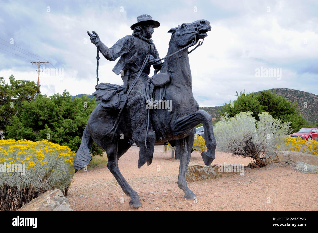 La sculpture intitulée "Journey's End" montre l'arrivée d'une entrée en caravane Santa Fe Santa Fe. Elle a été coulée en bronze par Reynaldo 'Sonny' Rivera. Banque D'Images