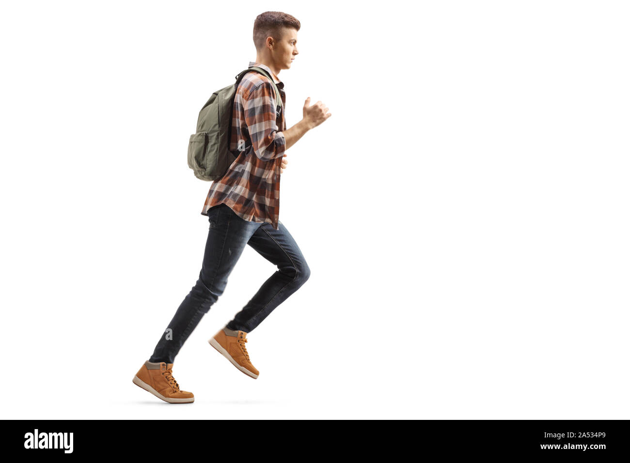 De toute la longueur un étudiant avec un sac à dos exécutant isolé sur fond blanc Banque D'Images