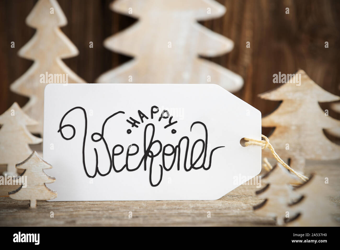 Arbre de Noël, l'étiquette avec la calligraphie anglaise Happy Weekend Banque D'Images