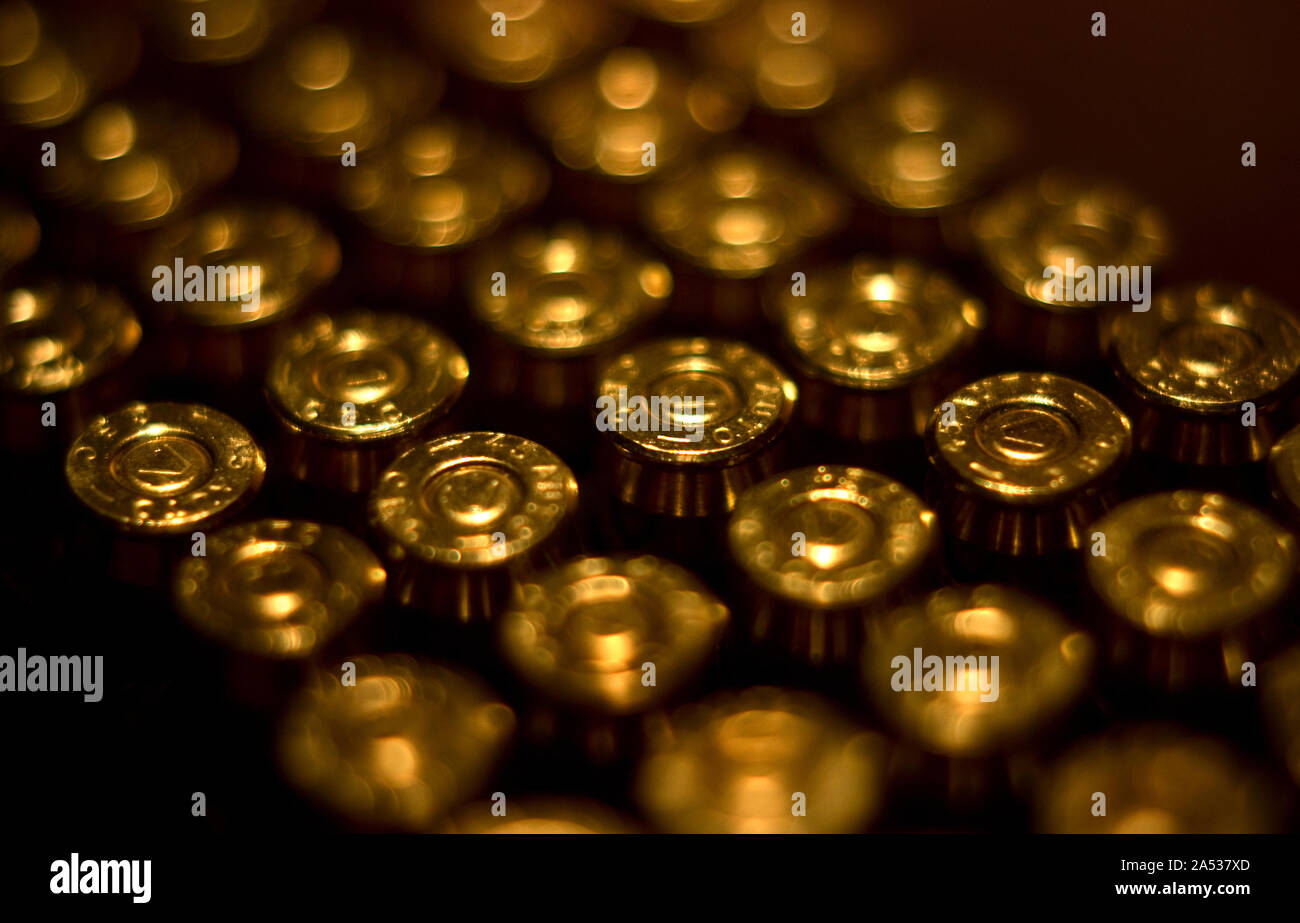 Une boîte de calibre .45-munitions en laiton, est affiché, le 7 décembre 2007, à Northport, Alabama. Banque D'Images