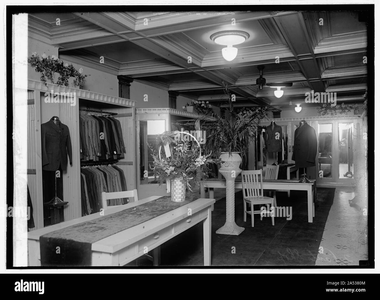 Deux pantalons shop Banque D'Images