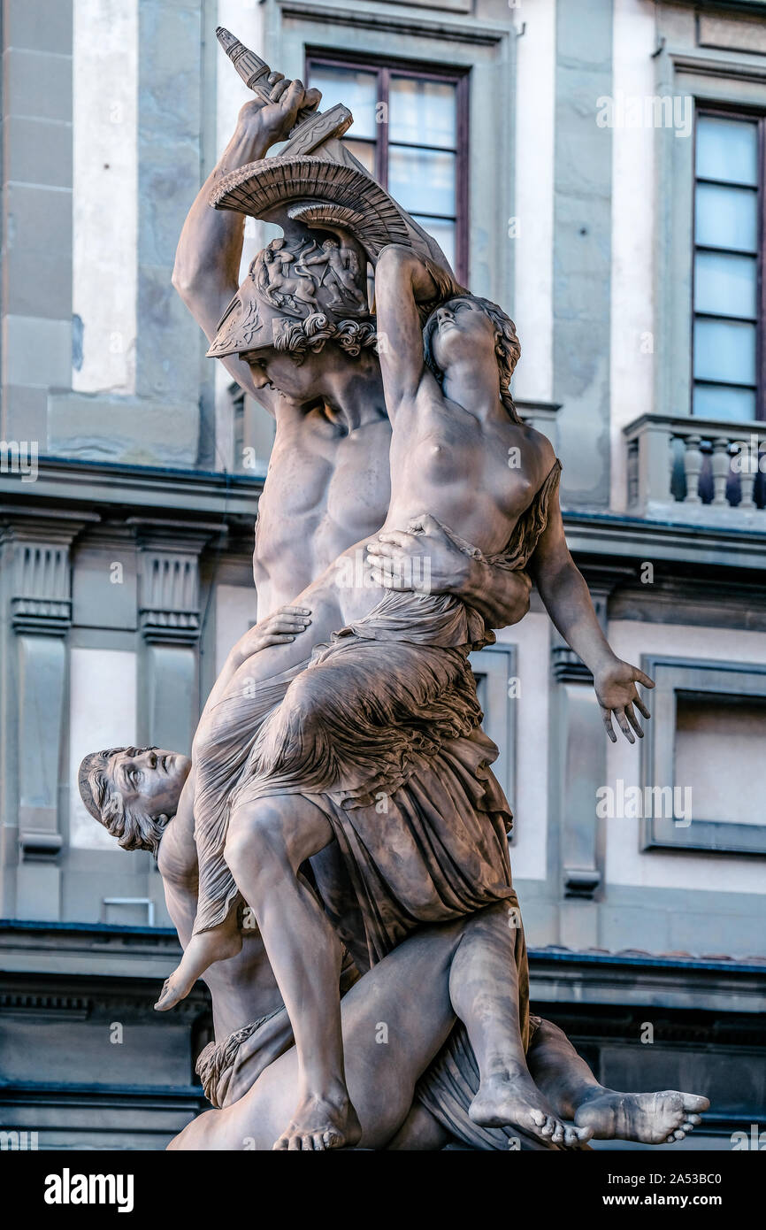 Il Ratto di Polissena est une sculpture 1855-1865 par Pio Fedi placés dans la Loggia dei Lanzi à Florence. Banque D'Images