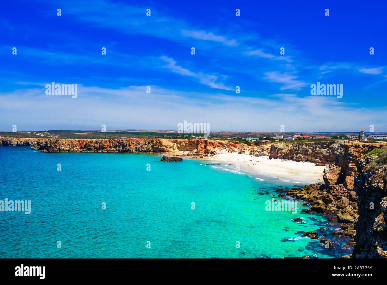 Vue sur l'océan et la plage côte au côté de Sagres en Algarve au Portugal Banque D'Images